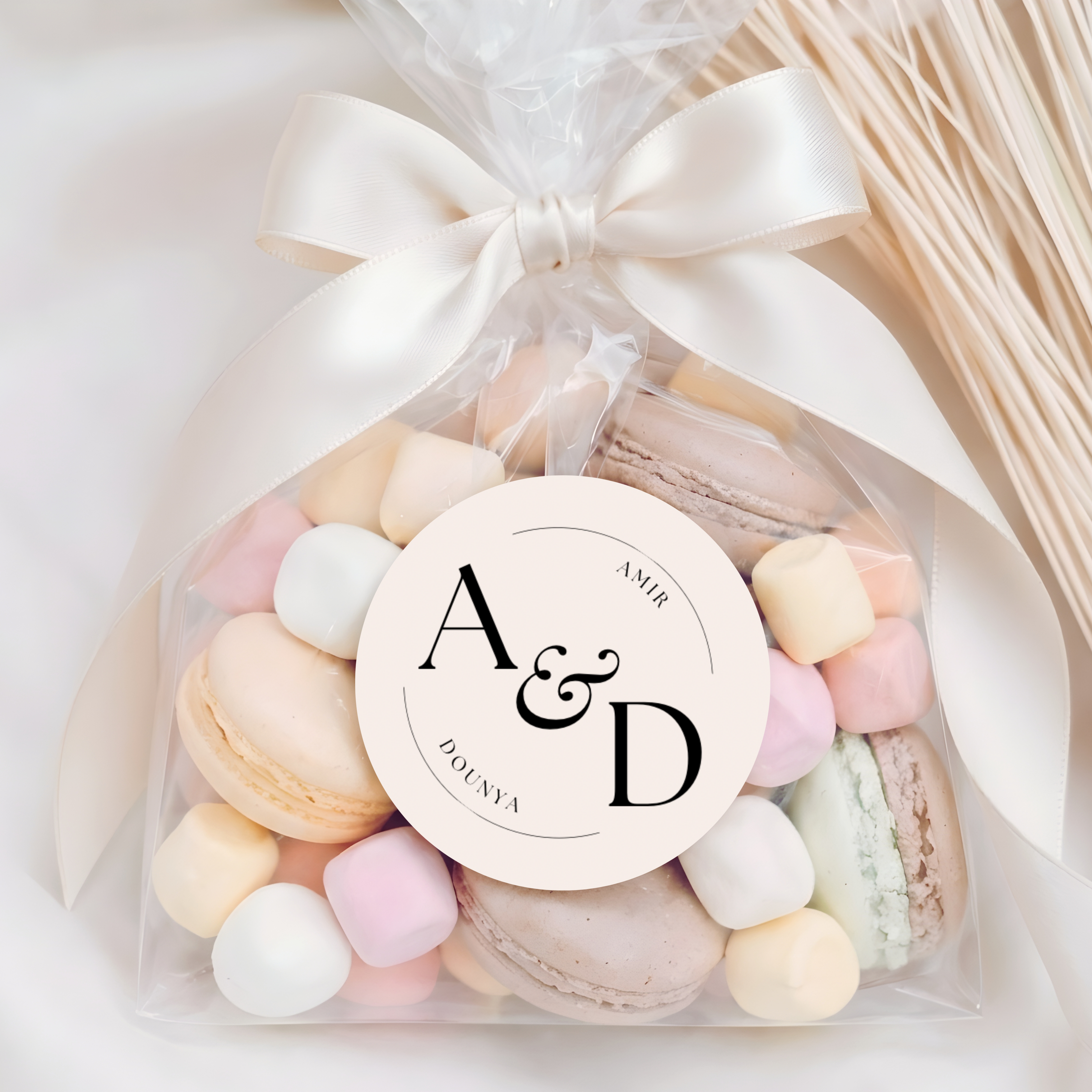 Amir & Dounya trouwsticker met initialen voor trouwbedankjes