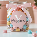 Yassira geboortesticker voor meisjes op snoeppot met roze ontwerp