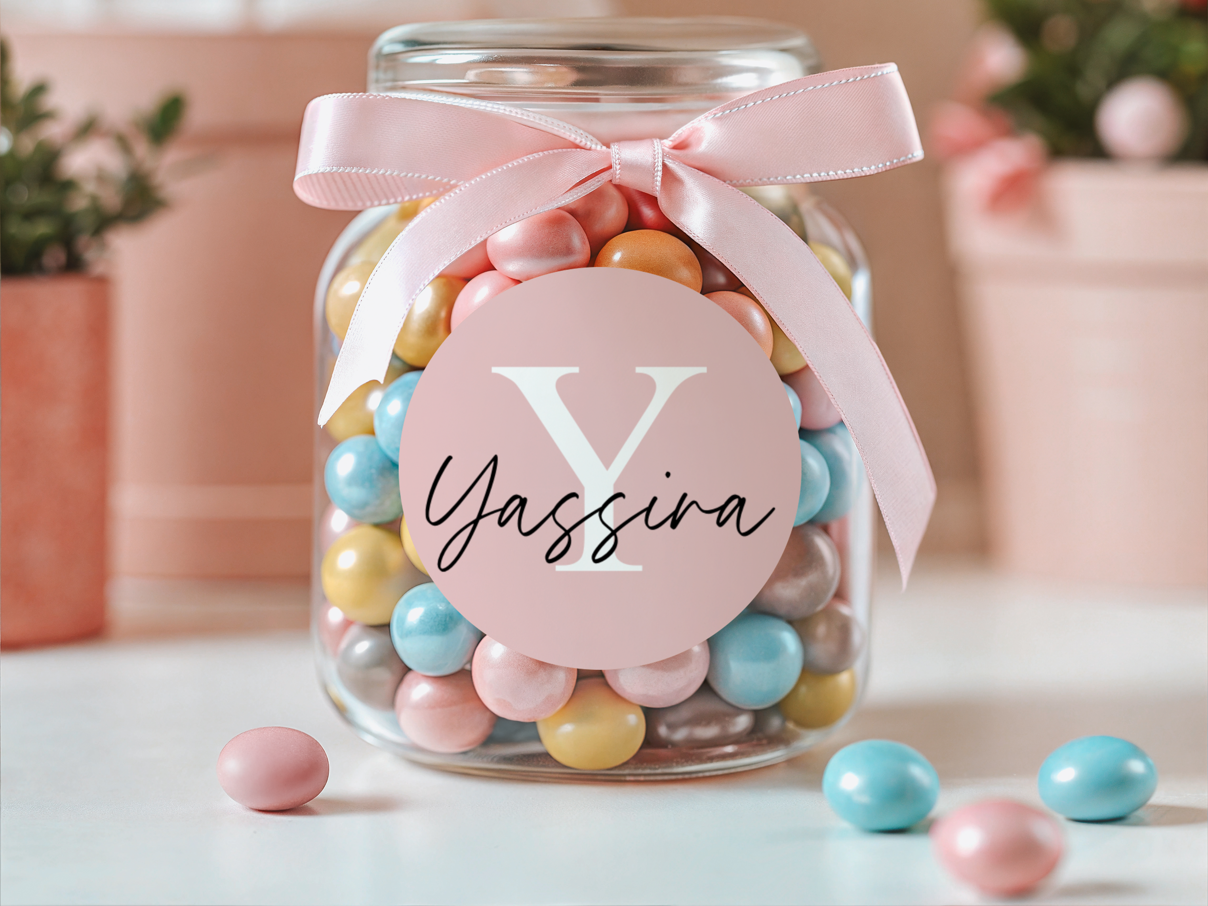 Yassira geboortesticker voor meisjes op snoeppot met roze ontwerp