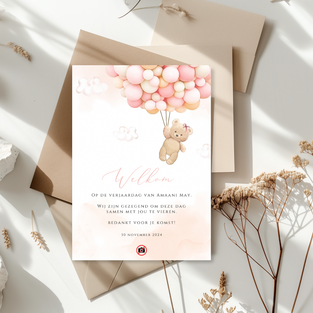 Tafelkaart voor verjaardag met teddybeer met roze ballonnen ontwerp