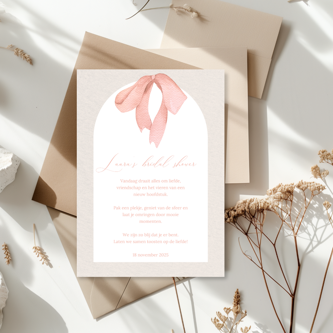 Tafelkaart voor bridal shower met roze strik ontwerp