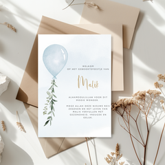 Tafelkaart voor geboorte met blauwe ballon ontwerp - Creations and More