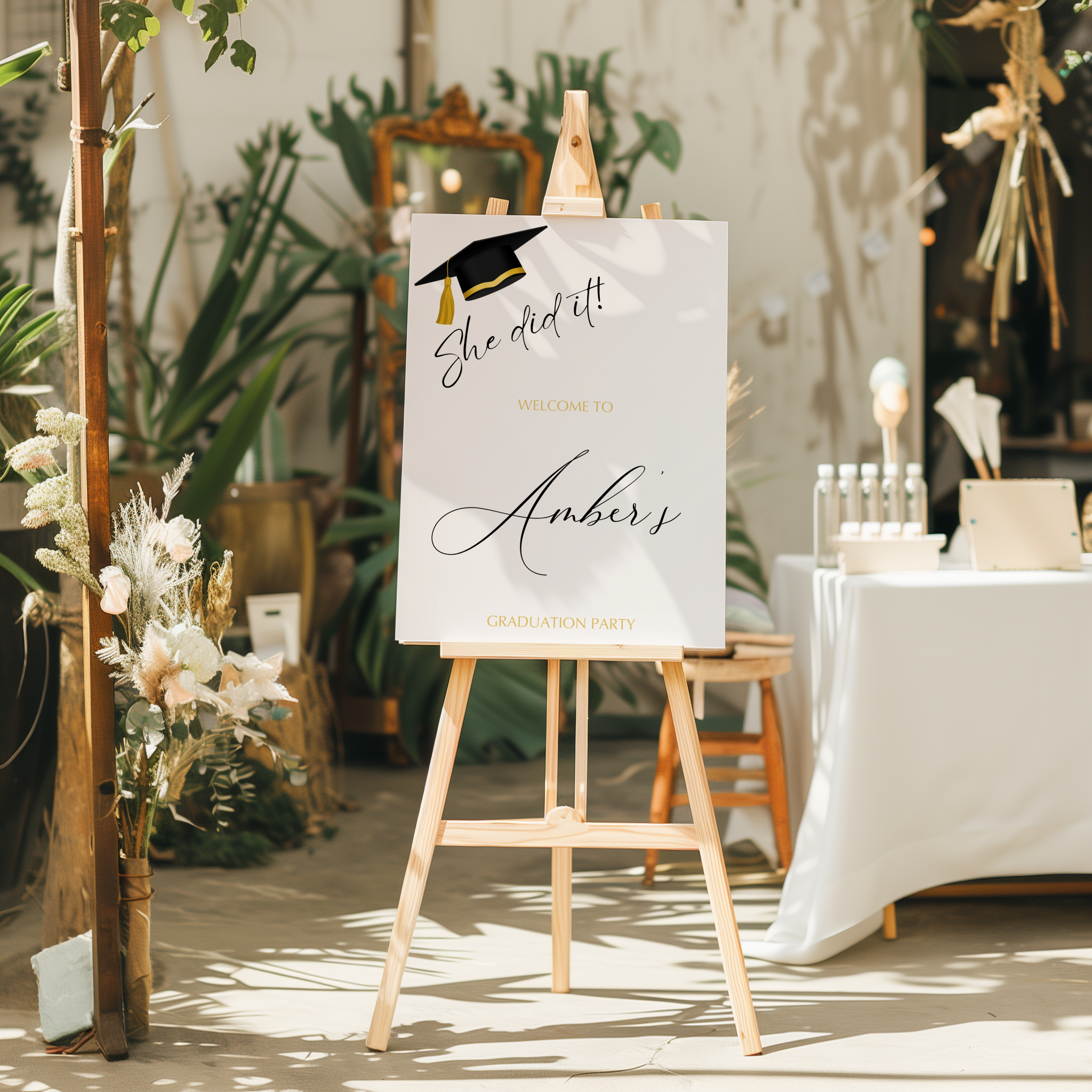 Welkomstbord voor afstuderen met afstudeerhoedje (s)he did it ontwerp