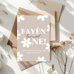 Tafelkaart voor verjaardag met madeliefjes 1 jaar beige ontwerp - Creations and More