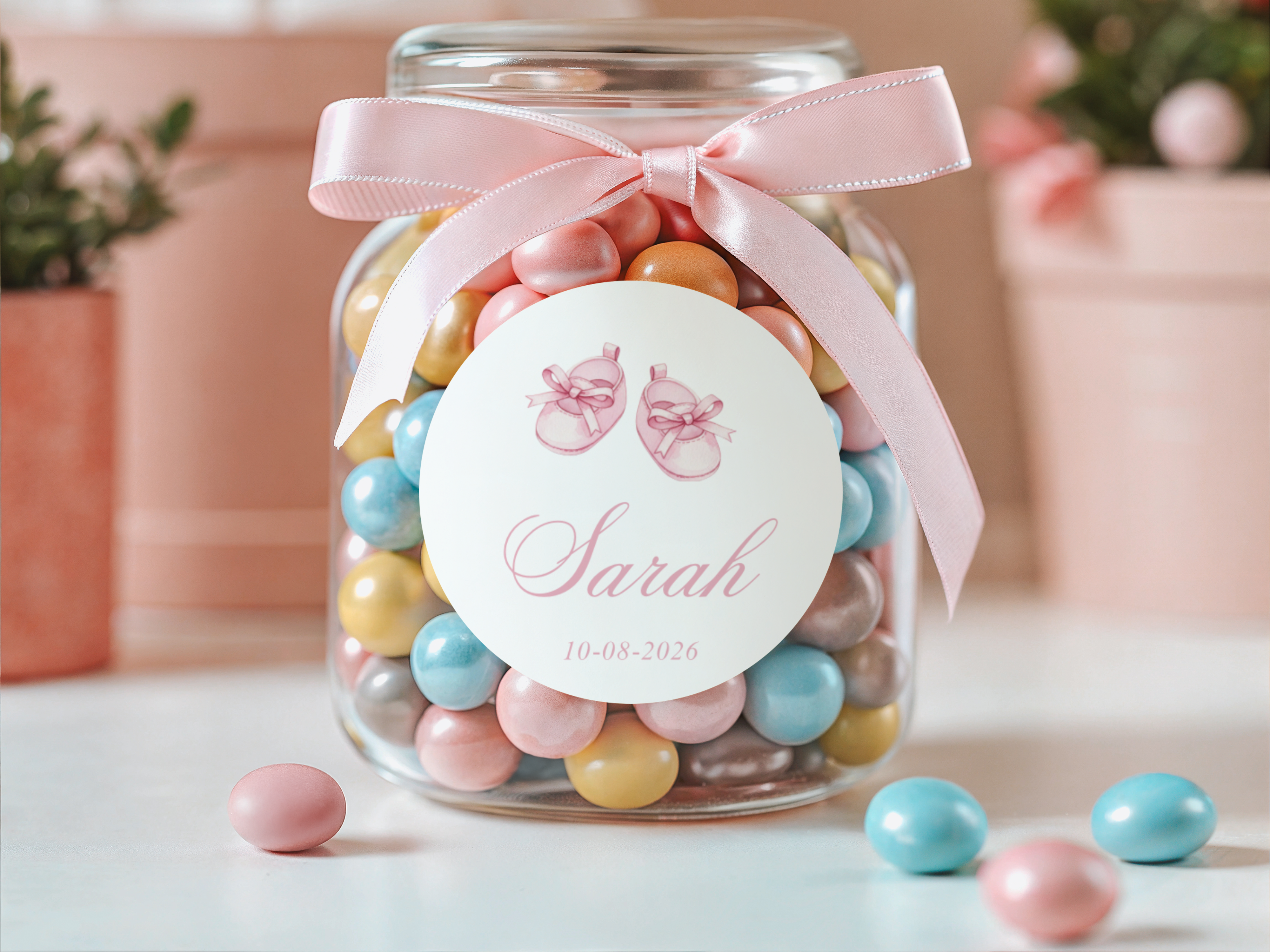 Dilek geboortesticker voor meisjes met roze hartjes op snoeppot