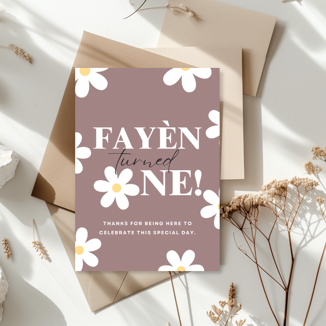 Tafelkaart voor verjaardag met madeliefjes 1 jaar dusty mauve ontwerp