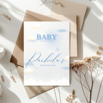 Tafelkaart voor babyshower met blauwe wolken ontwerp