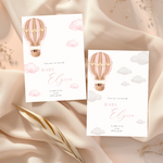 Tafelkaart voor geboorte met roze luchtballon met wolkjes ontwerp