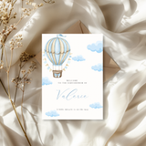 Tafelkaart voor babyshower met blauwe luchtballon met wolkjes ontwerp