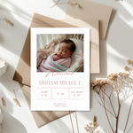 Tafelkaart voor geboorte met geboortekaartje met foto ontwerp