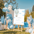 Welkomstbord voor babyshower met blauwe luchtballon met wolkjes ontwerp - Creations and More