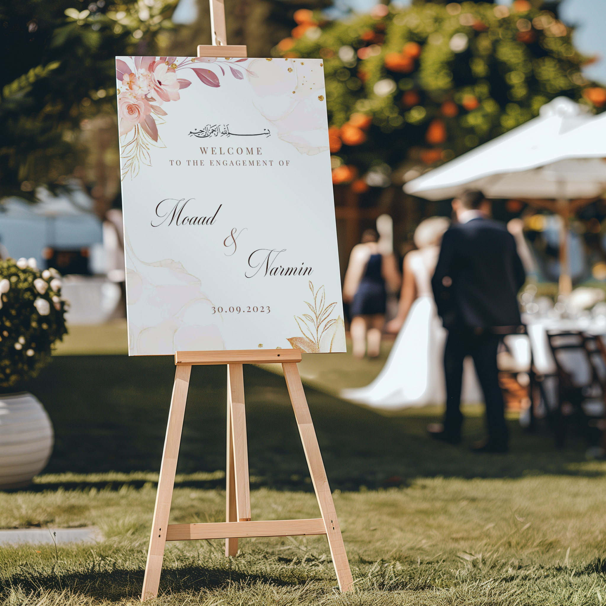 Welkomstbord voor bruiloft met roze bloemen ontwerp