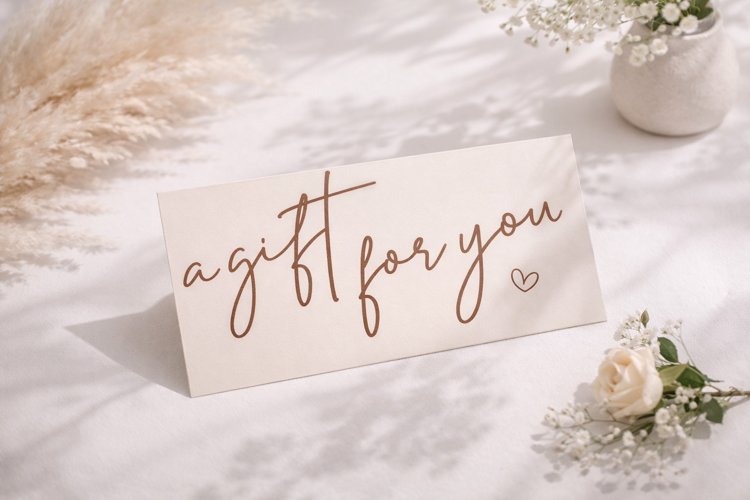 Kaart met fysieke cadeaubon ontwerp