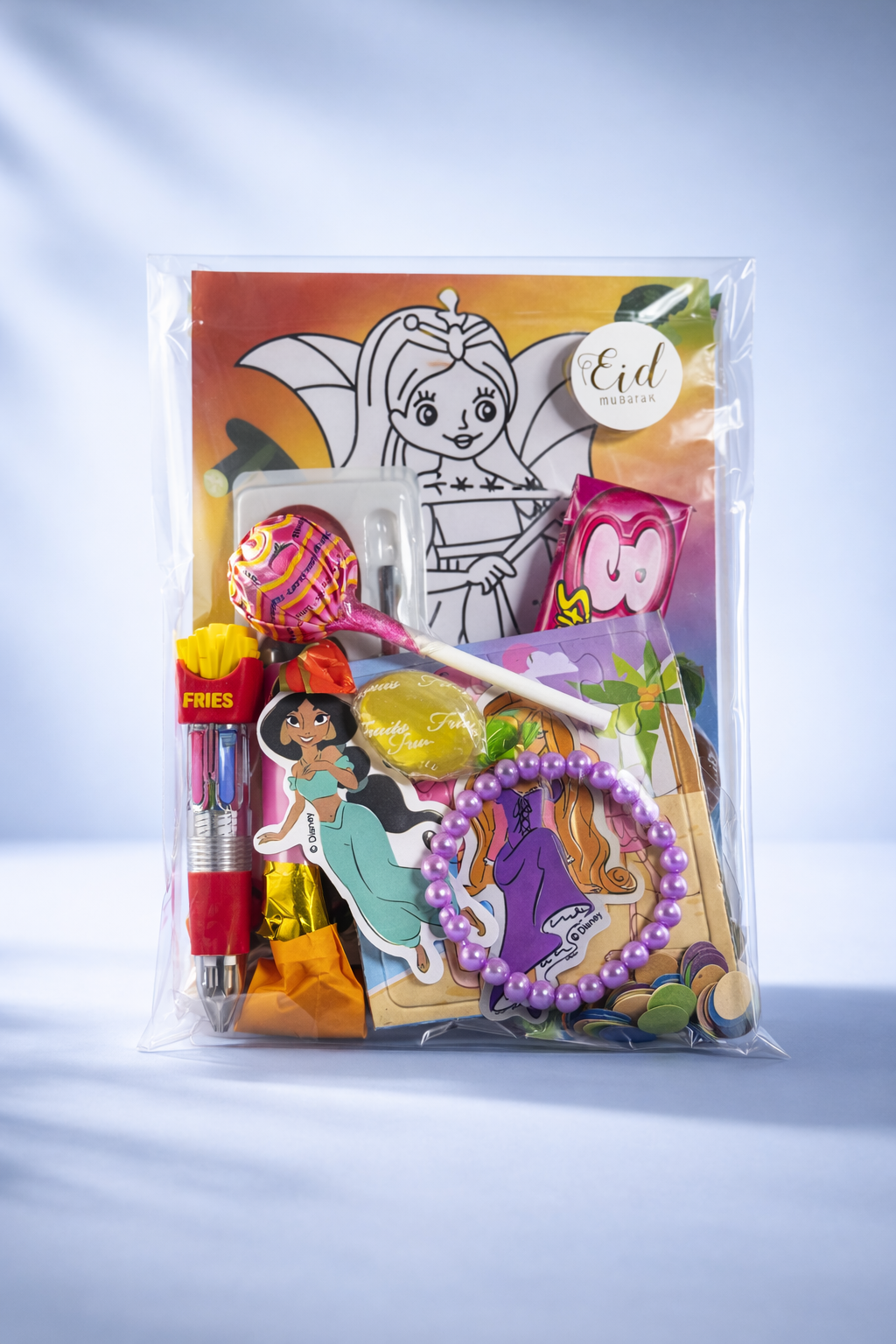 Eid traktaties voor kinderen met speeltjes en snoep meisje prinses