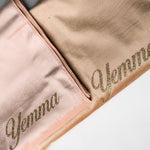 Gepersonaliseerd gebedskleed met naam in roze en beige met gouden opdruk