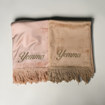 Gepersonaliseerd gebedskleed met naam in roze en beige met gouden opdruk