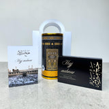 Hajj cadeau giftbag met Kaaba gebedskleed, chocolade en wenskaart als islamitisch cadeau