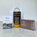 Hajj cadeau giftbag met Kaaba gebedskleed, chocolade en wenskaart als islamitisch cadeau