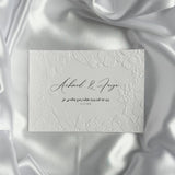 Luxe embossed tafelkaart voor je bruiloft met Arabische dua - Creations and More