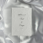 Luxe embossed tafelkaart voor je bruiloft met Bismillah in kalligrafie - Creations and More