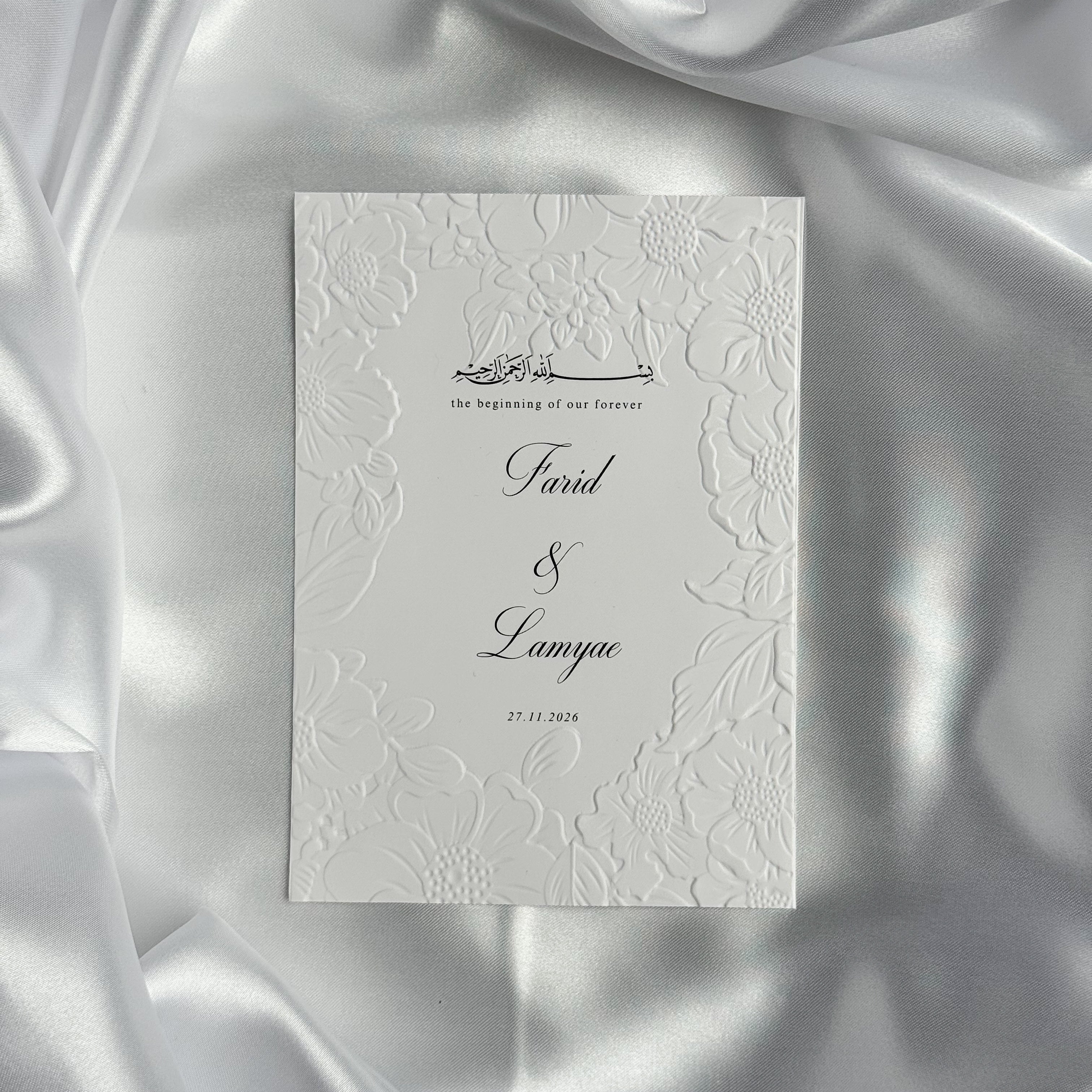 Luxe embossed tafelkaart voor je bruiloft met Bismillah in kalligrafie - Creations and More