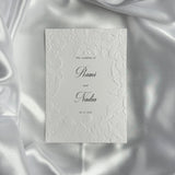 Luxe embossed tafelkaart voor je bruiloft, elegant en chique - Creations and More