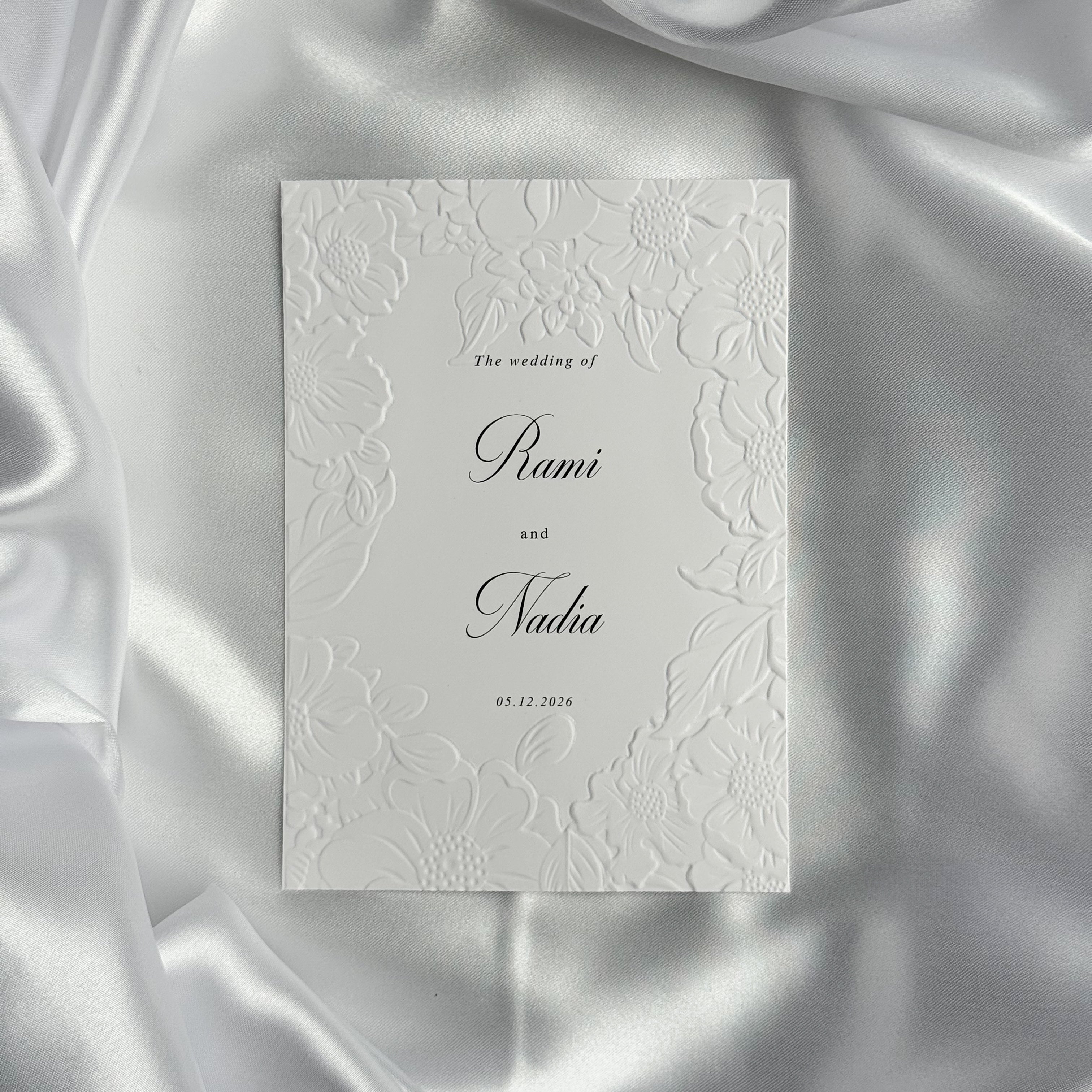 Luxe embossed tafelkaart voor je bruiloft, elegant en chique - Creations and More