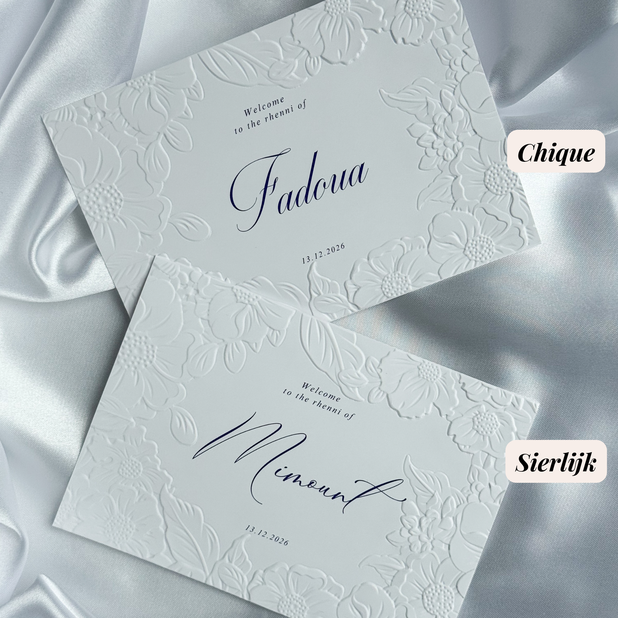 Luxe embossed tafelkaart voor henna / kına, klassiek met blauwe sierletters, productfoto 3 - Creations and More