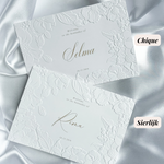 Luxe embossed tafelkaart voor henna / kına, klassiek met gouden sierletters, productfoto 3 - Creations and More