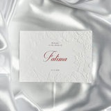 Luxe embossed tafelkaart voor henna / kına, klassiek met rode sierletters - Creations and More