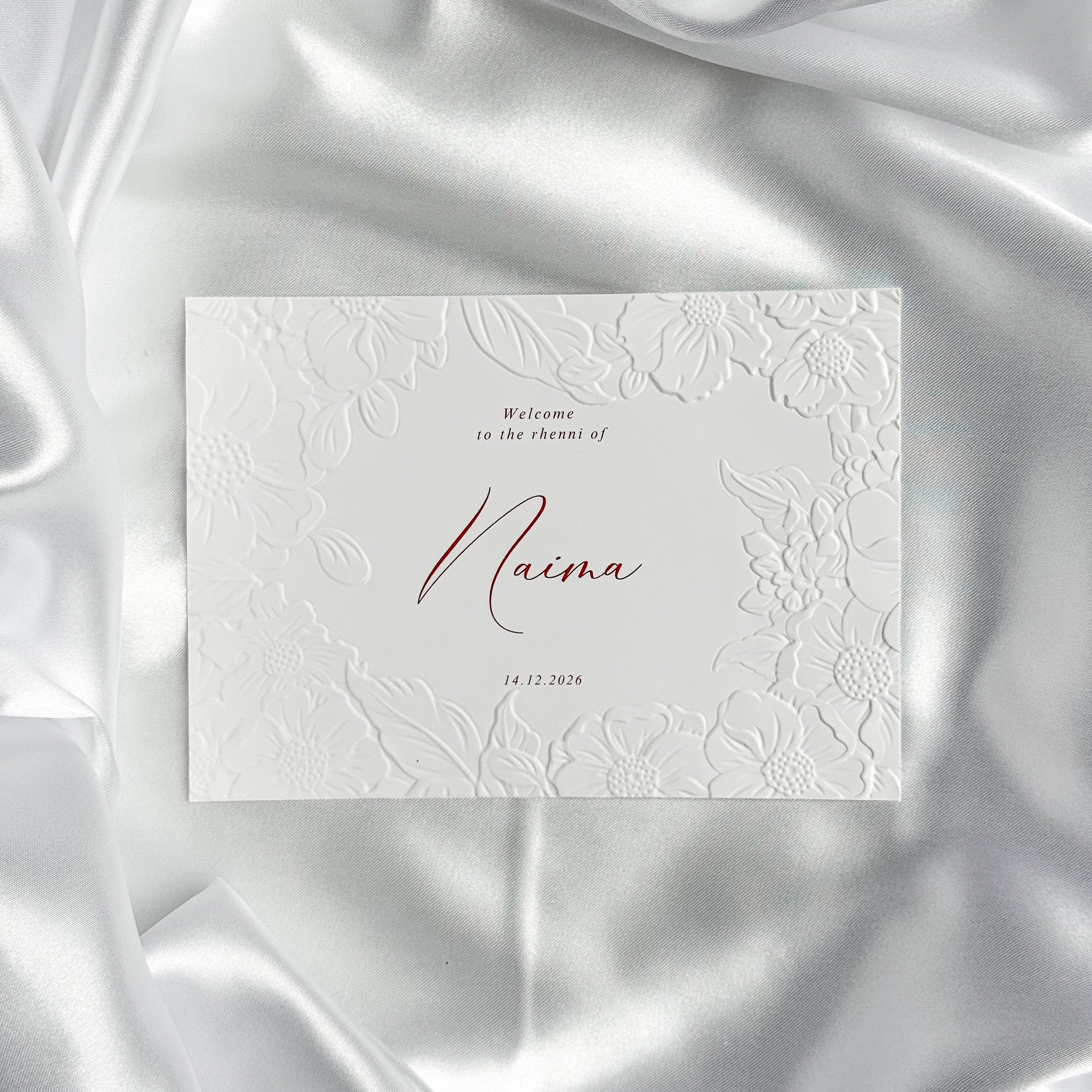 Luxe embossed tafelkaart voor henna / kına, klassiek met rode sierletters, productfoto 2 - Creations and More