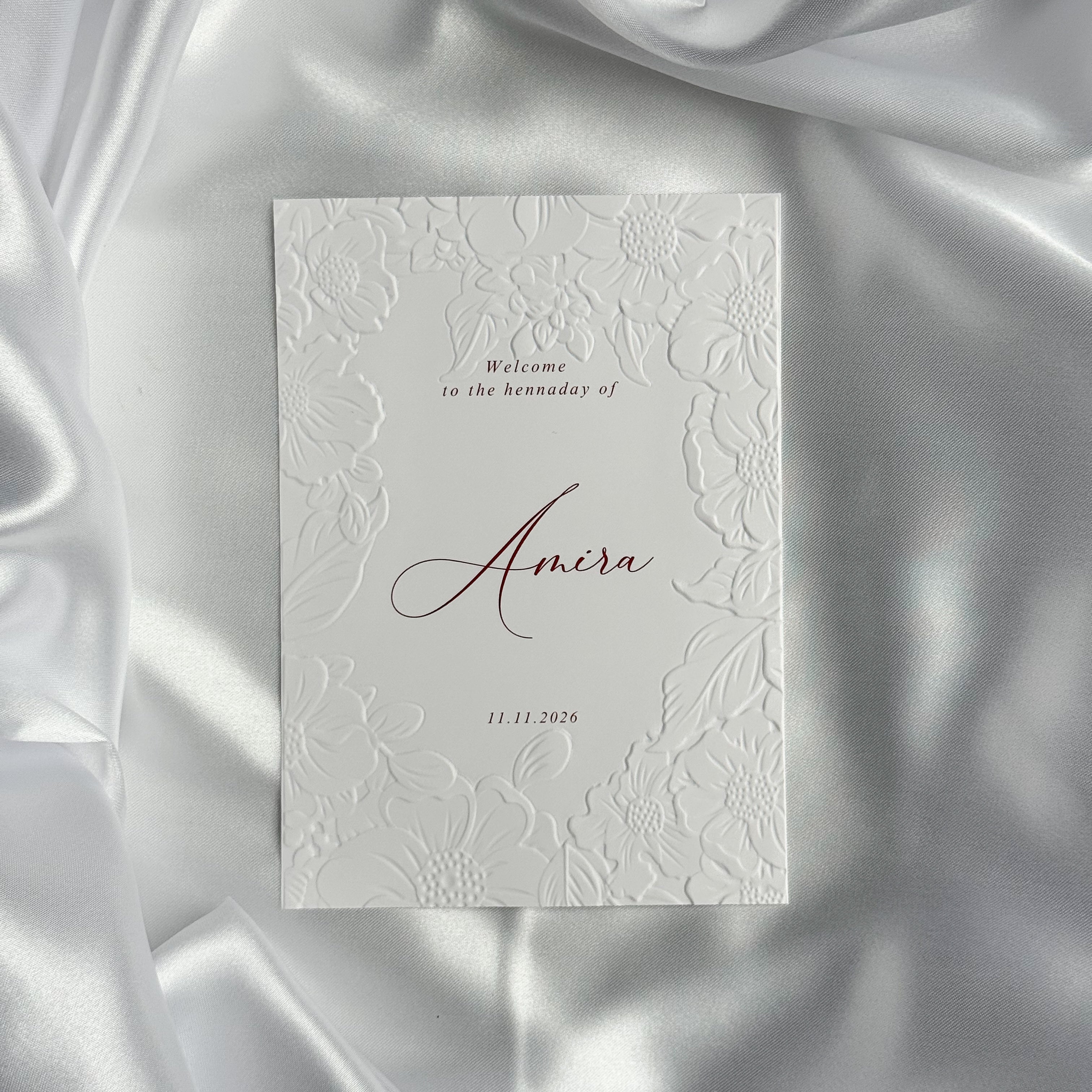 Luxe embossed tafelkaart voor henna / kına, klassiek met rode sierletters, productfoto 3 - Creations and More