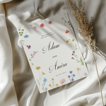 Tafelkaart bruiloft met wilde bloemen en sierlijk handschrift - Creations and More